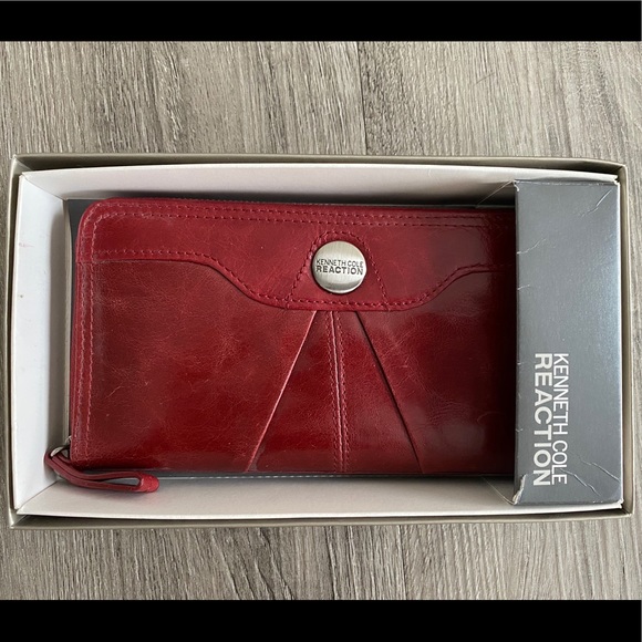 Kenneth Cole Reaction Wallet - Picture 5 of 5